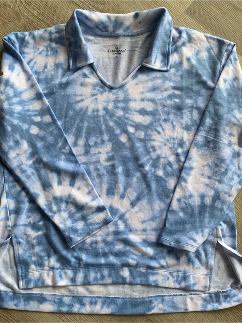 Cuddl Duds Blue and White Tie-Dye v Neck Collar Top SZ M